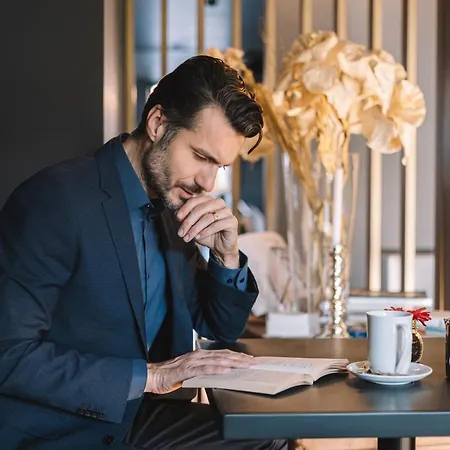 Elite & 4* メストレ