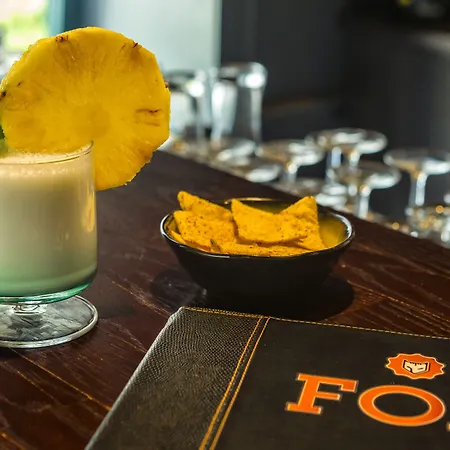 Elite & アパートホテル メストレ