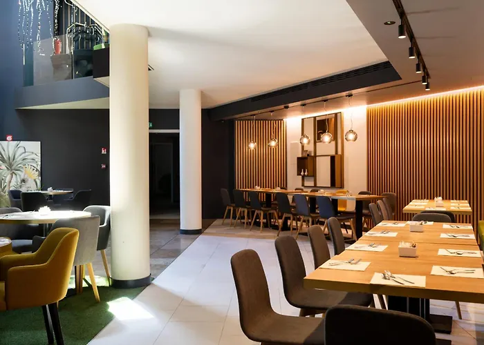 Aparthotel Elite & 4*